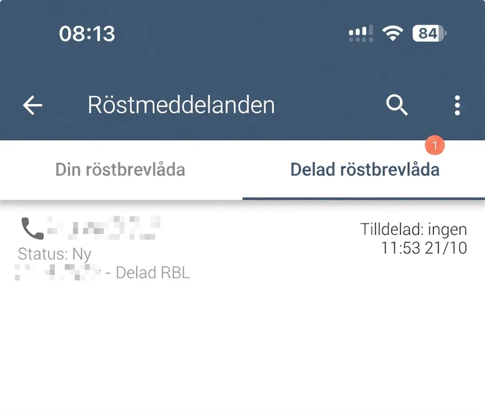 Röstmeddelanden i mobilappen, med flikar för din egen och en delad röstbrevlåda.
